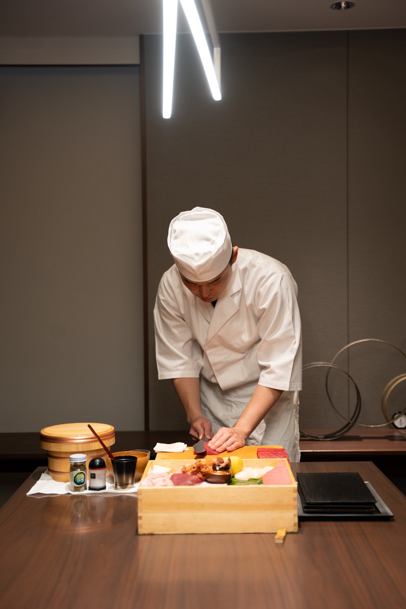料理人が調理している様子